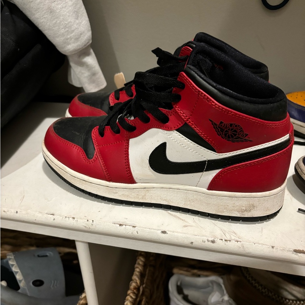 Jordan 1 mid sneakers